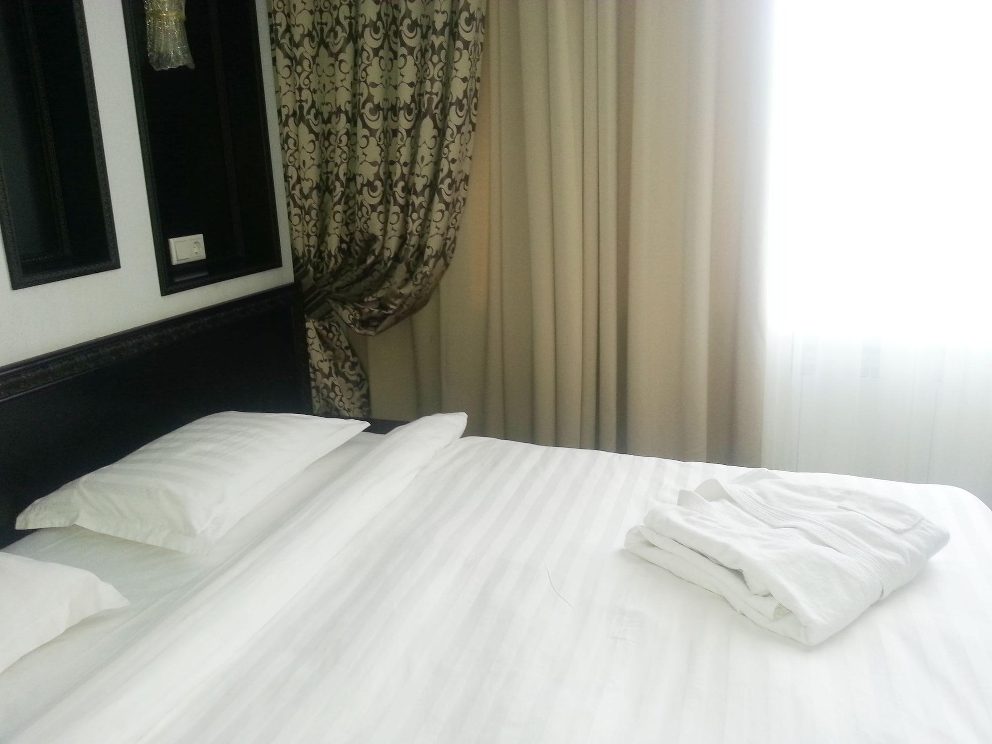 Royal Petrol Hotel Tałdykorgan Zewnętrze zdjęcie