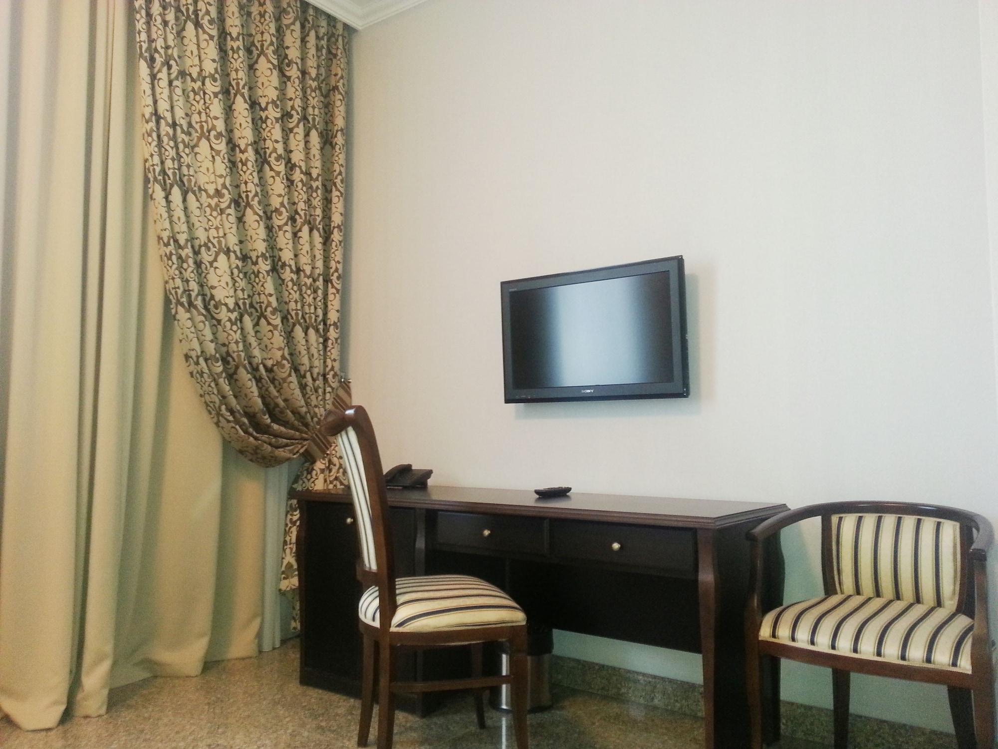 Royal Petrol Hotel Tałdykorgan Zewnętrze zdjęcie